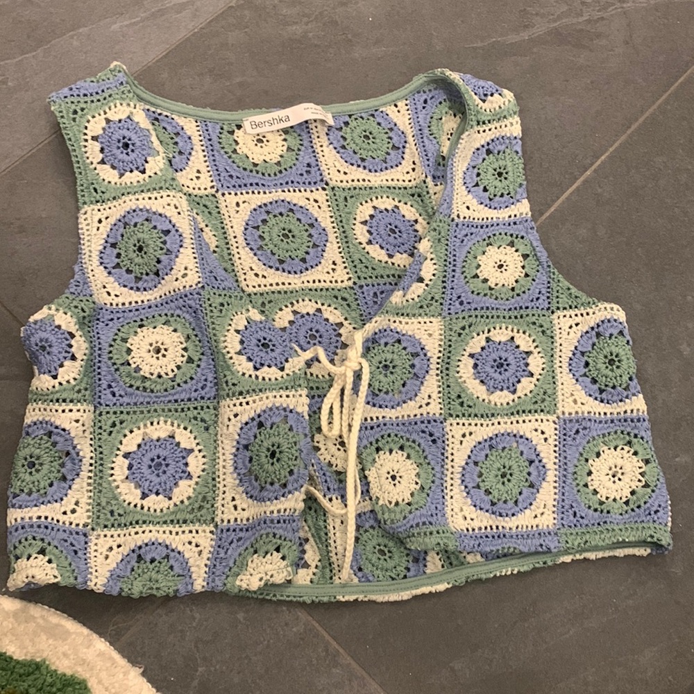 BERSHKA crochet top